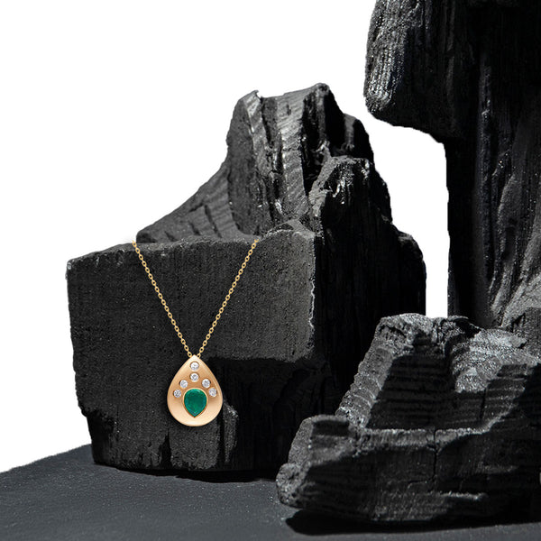 Pendant Tear Emerald With Diamonds